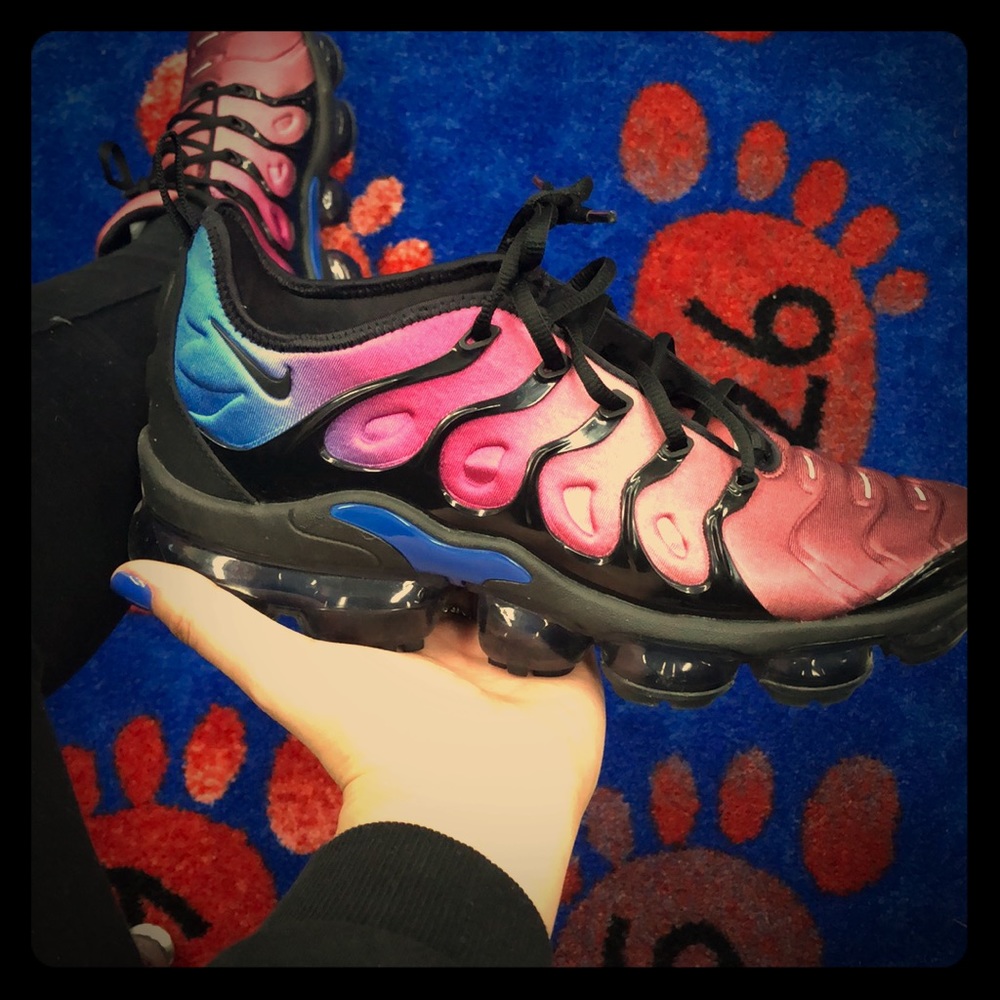 Air vapor max plus.